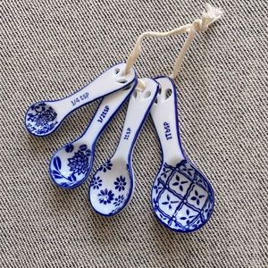 Ceramic blue and white measuring spoons